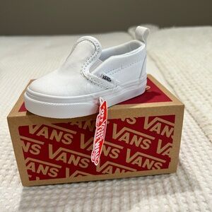 Baby Vans slip on sneaker in size 4.0 NIB White